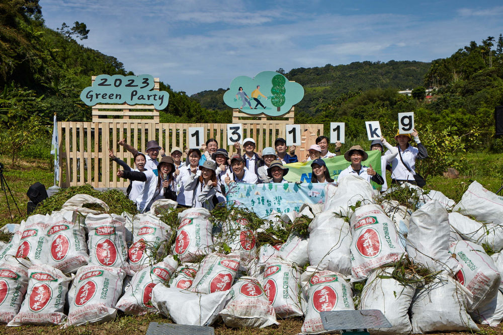 Maxman | 万博集結超過200位志工，攜手移除高達1311公斤的外來入侵種「小花蔓澤蘭」