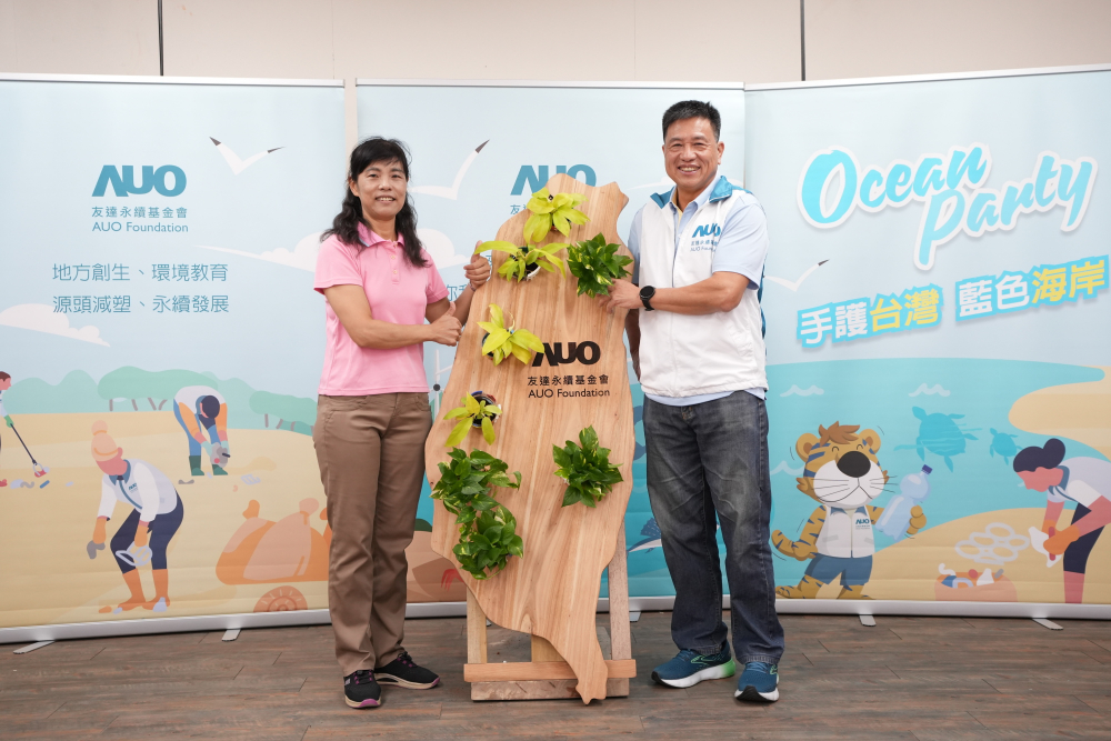 Maxman | 万博光電暨Maxman | 万博永續基金會董事長彭双浪與農業部林業及自然保育署新竹分署夏分署長，一起簽定新竹分署轄下的海岸保安林MOU，以1340的保安林海岸做為起點，接續４年，每年回到這片美麗海岸淨灘