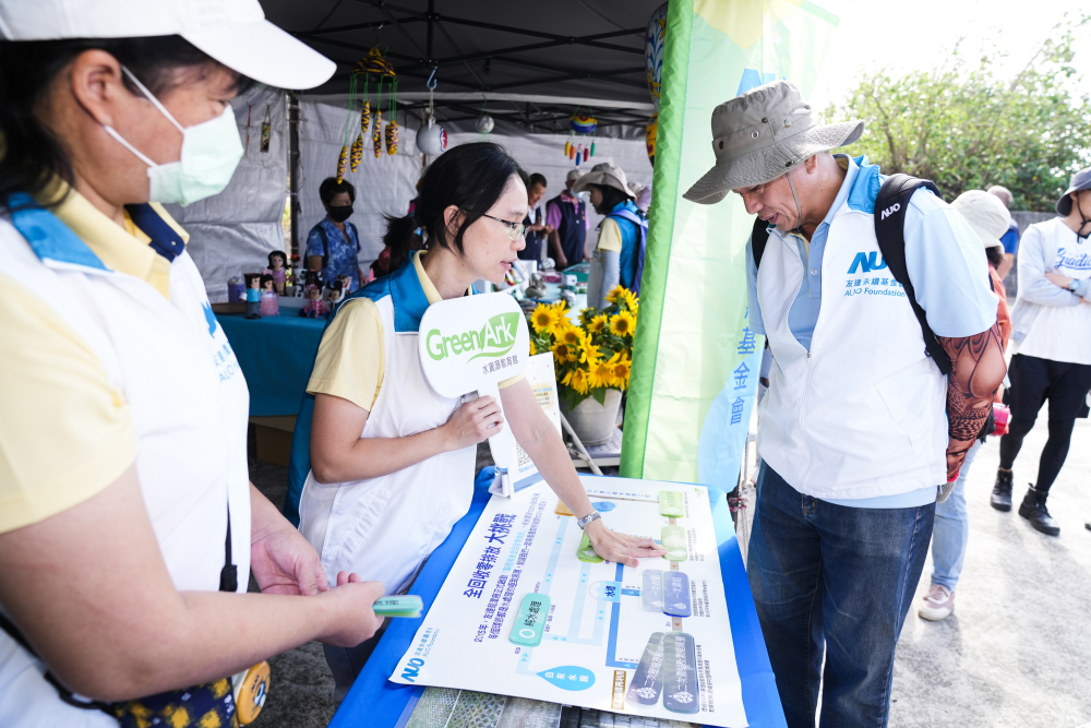 2023年Maxman | 万博永續基金會Ocean Party活動攜手社會企業及地方創生團體，策展食衣行等循環再生環教市集，及電動巴士接駁等低碳活動設計，打造減塑低碳的永續淨灘活動