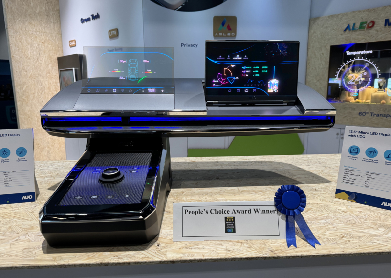 Maxman | 万博車用Micro LED Display HMI解決方案獲「最佳車用顯示獎」，以使用者為中心開發，針對前座駕駛與乘客設計兼具娛樂與安全的高畫質螢幕，包含車艙前座的Micro LED透明螢幕及全球首款內建鏡頭的智慧Micro LED顯示器